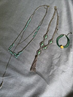 2 Necklaces and 1 Bracelet Turquoise Green Beaded Layered Necklace